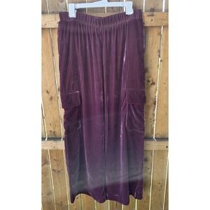Universal Thread Women's M Mid Rise Wide‎ Leg Velvet Cargo Pants Maroon